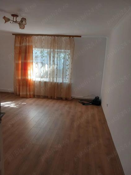 Apartament cu 3 camere decomandat în Agigea