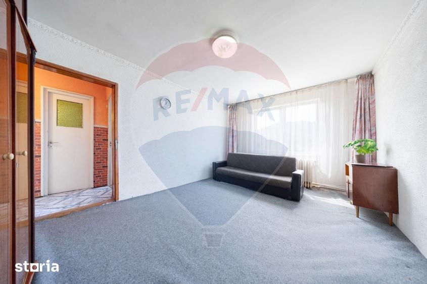Apartament cu 3 camere decomandat în Dârste