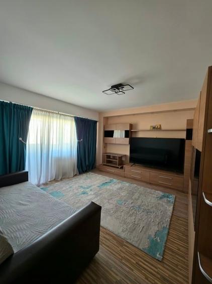 Apartament cu 3 camere decomandat, mobilat în Rahova