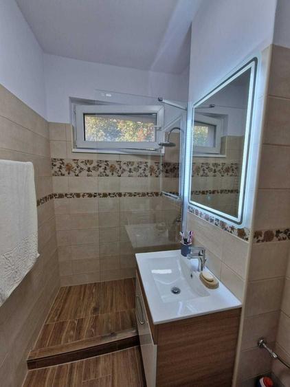 Apartament cu 4 camere decomandat, mobilat în Medicină