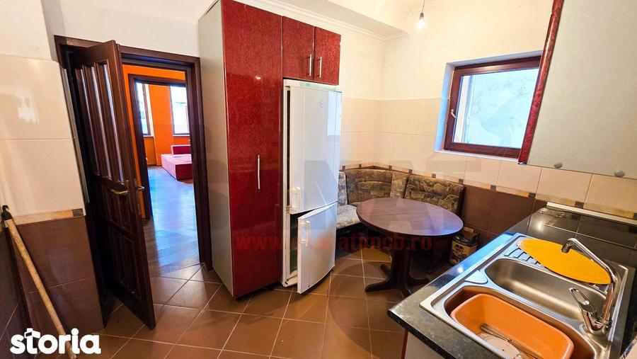 Casă cu 10 camere cu Teren 443 Mp în Poiana Sibiului