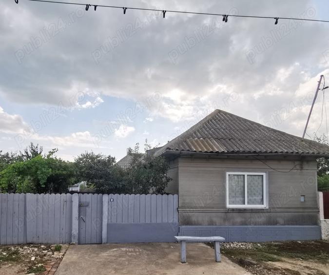 Casă cu 3 camere cu Teren 1558 Mp în Jurilovca