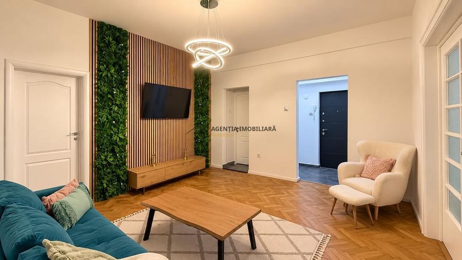Apartament cu 3 camere circular, mobilat în P-ța Unirii