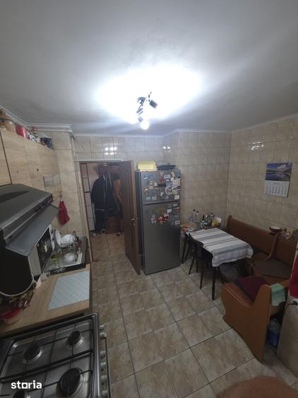 Apartament cu 3 camere decomandat în Rahova