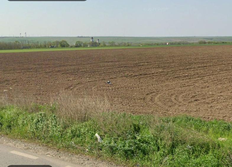 Teren agricol extravilan de 8333 mp, în Nord-Est