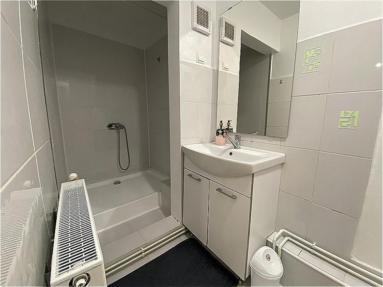 Apartament cu 2 camere semidecomandat, mobilat în Ultracentral
