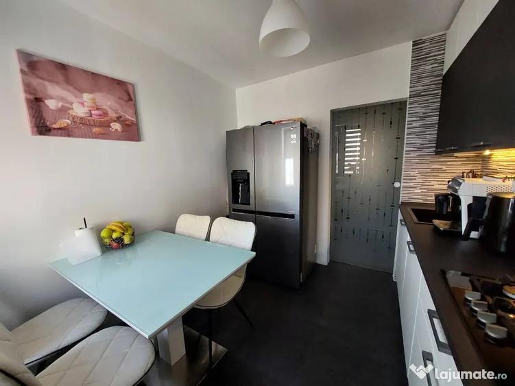 Apartament cu 3 camere decomandat în Theodor Pallady