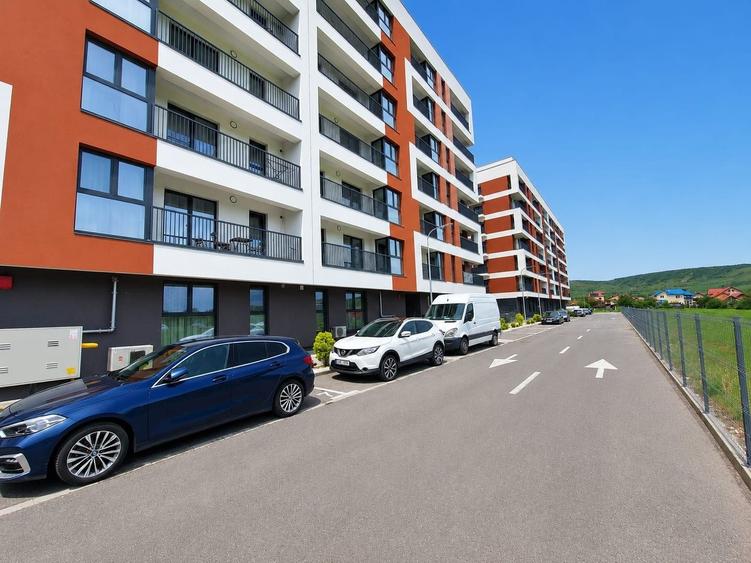 Apartament cu 4 camere semidecomandat în Florești