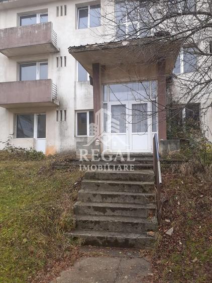 Apartament cu 2 camere semidecomandat în Ghelari