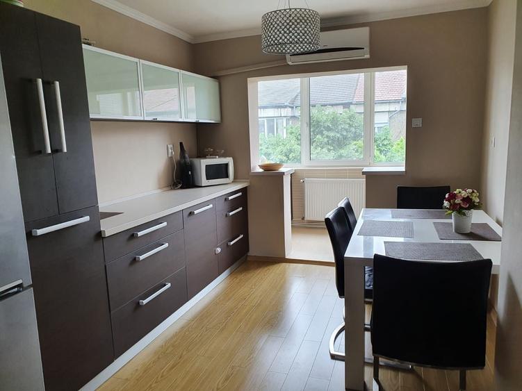 Apartament cu 3 camere decomandat în Decebal