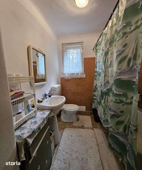 Apartament cu 4 camere semidecomandat în Central