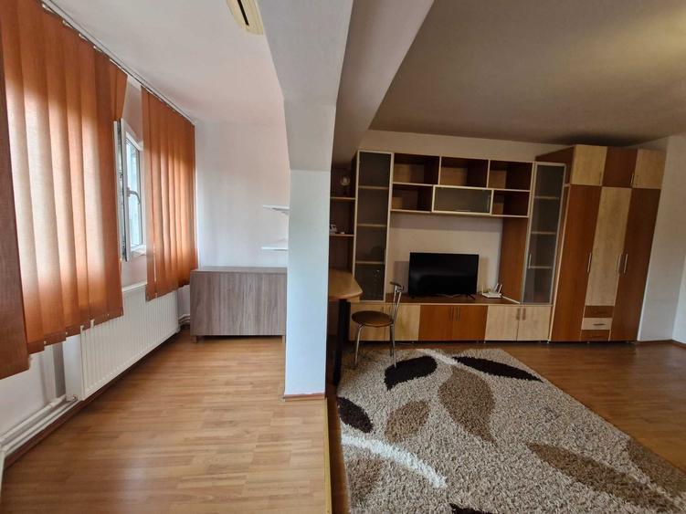 Garsonieră decomandată în Nicolina