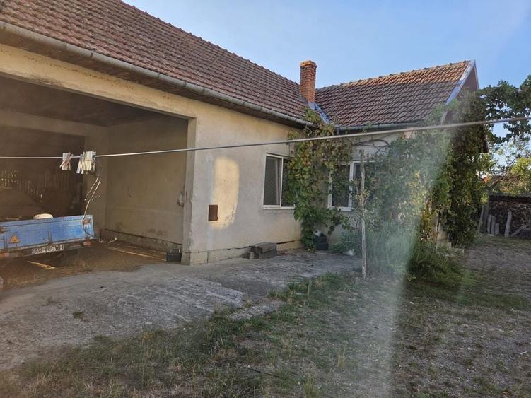 Casă cu 4 camere în Gurahonț