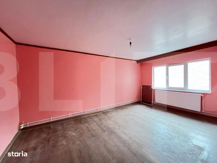 Apartament cu 4 camere decomandat în Central