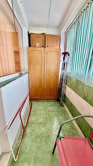 Apartament cu 3 camere semidecomandat, mobilat în Vitan
