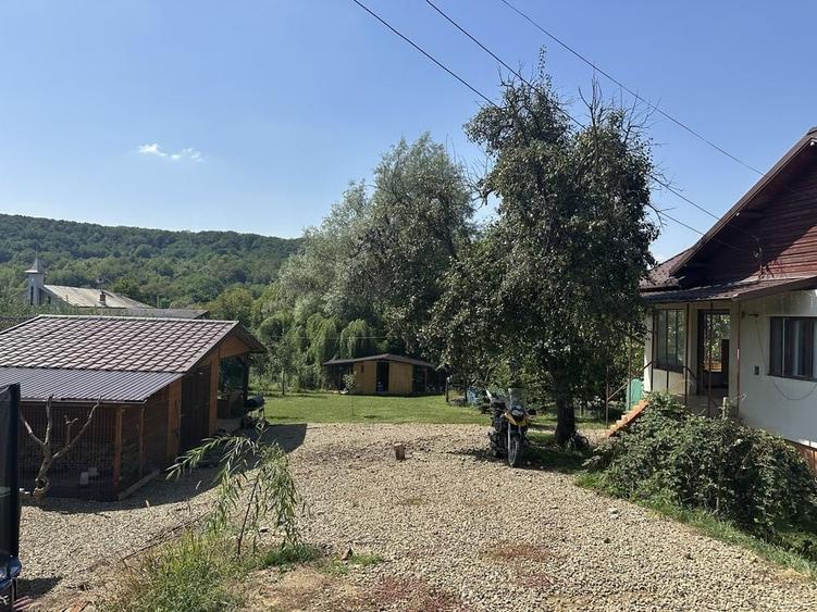 Casă cu 4 camere în Vâlcănești