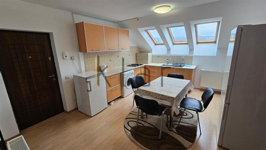 Apartament cu 4 camere semidecomandat, mobilat în Bună Ziua