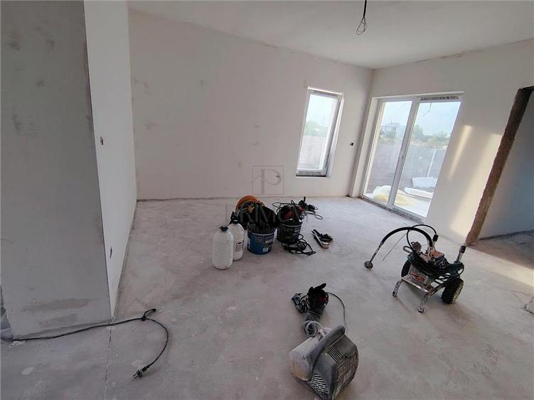 Duplex cu 4 camere cu Canalizare în Moșnița Veche