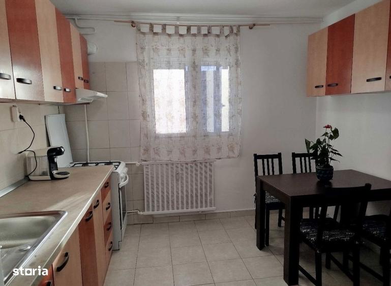 Apartament cu 2 camere decomandat, mobilat în Tei