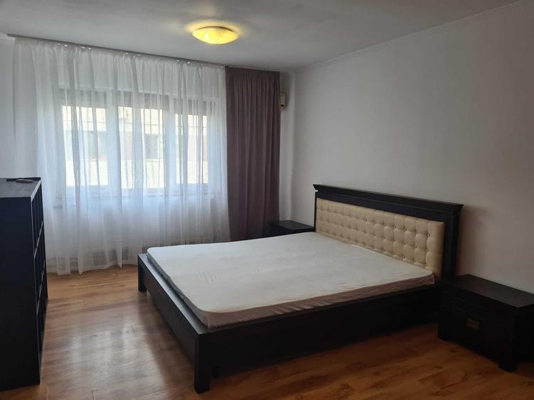 Garsonieră decomandată în Păcii