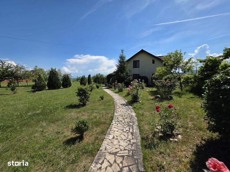 Casă cu 4 camere în Bălata
