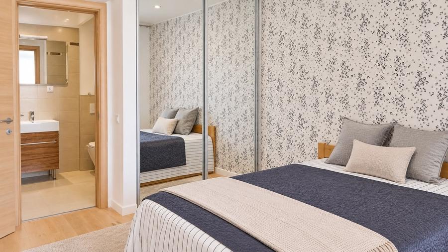 Apartament cu 3 camere semidecomandat, mobilat în Băneasa
