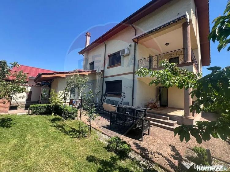 Casă cu 5 camere cu Teren 679 Mp în Central