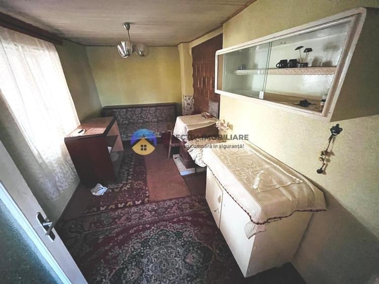 Casă cu 2 camere cu Teren 2040 Mp în Unghi