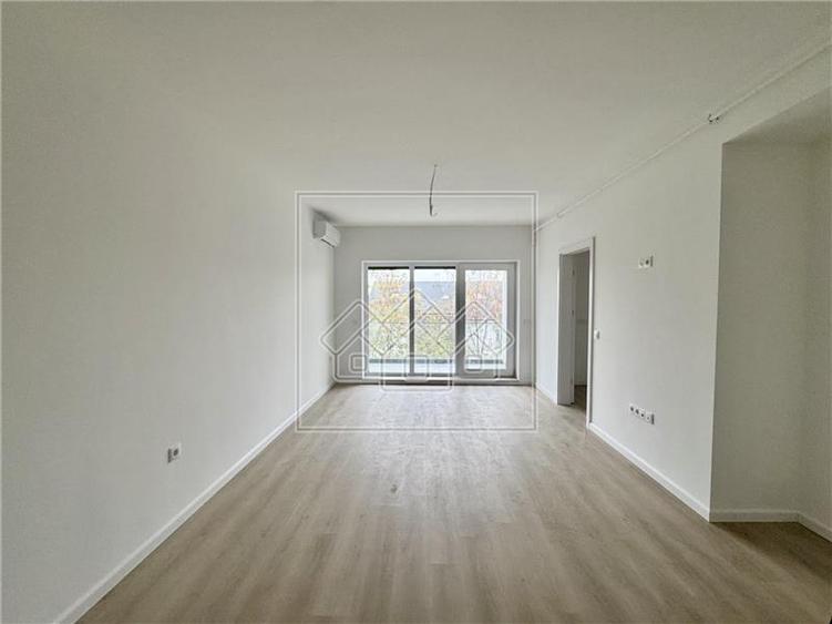 Apartament cu 2 camere semidecomandat în Exterior Vest