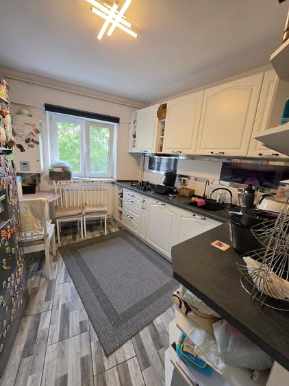 Apartament cu 3 camere semidecomandat în Dristor