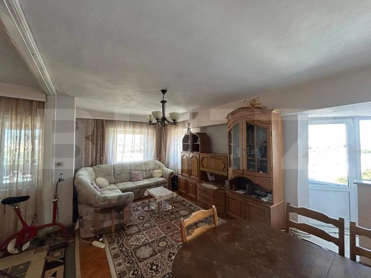 Apartament cu 3 camere decomandat, mobilat în Central