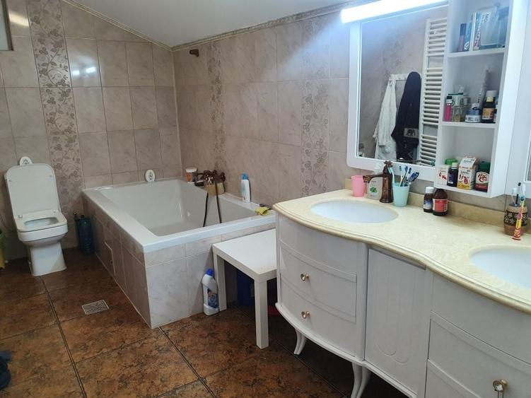 Casă cu 4 camere cu Teren 360 Mp în Căldăraru