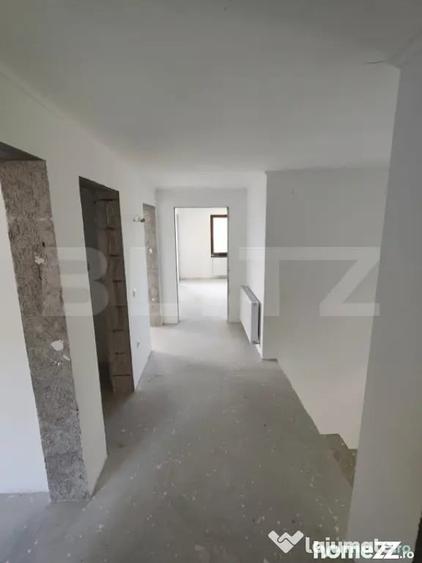 Casă cu 7 camere cu Teren 784 Mp în Central