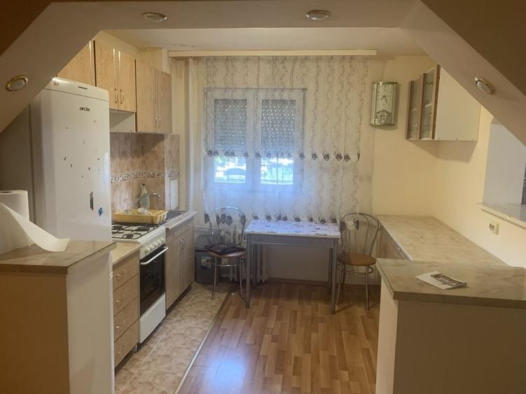 Apartament cu 3 camere decomandat în Exterior Vest