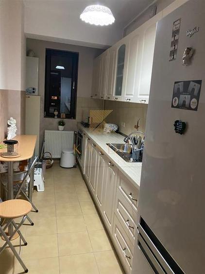 Apartament cu 3 camere decomandat, mobilat în Prelungirea Ghencea