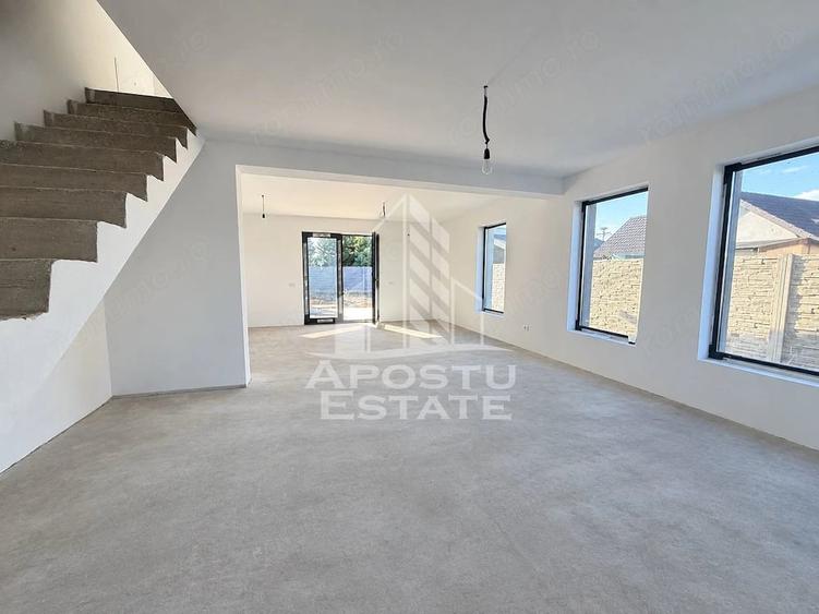 Casă cu 5 camere cu Teren 300 Mp în Bazoș