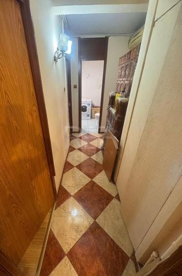 Apartament cu 3 camere semidecomandat, mobilat în Rahova