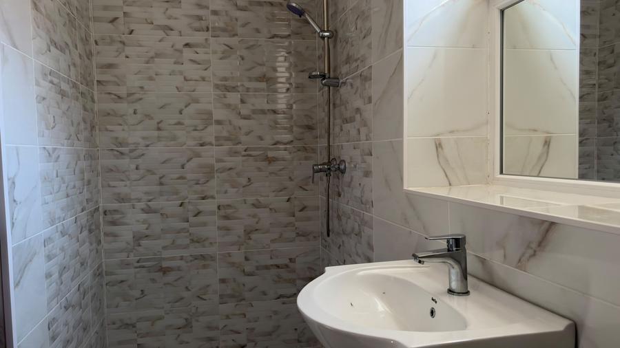 Apartament cu 3 camere decomandat în Peninsula
