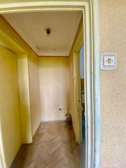 Apartament cu 2 camere semidecomandat în Sărari