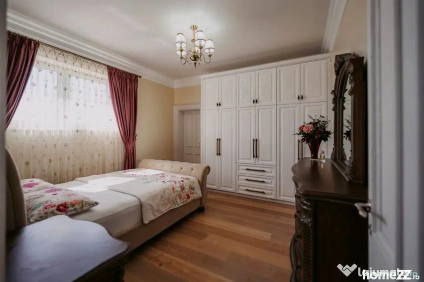 Casă cu 8 camere cu Teren 11880 Mp în Horodnic