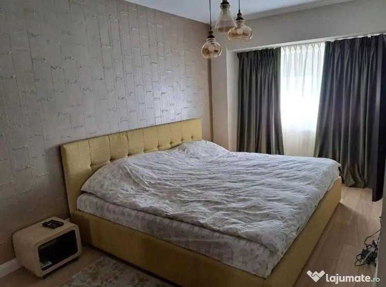 Apartament cu 4 camere semidecomandat în Calea Victoriei