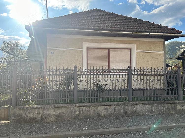 Casă cu 2 camere cu Teren 267 Mp în Central
