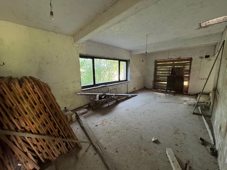 Casă cu 11 camere cu Canalizare în Brănești