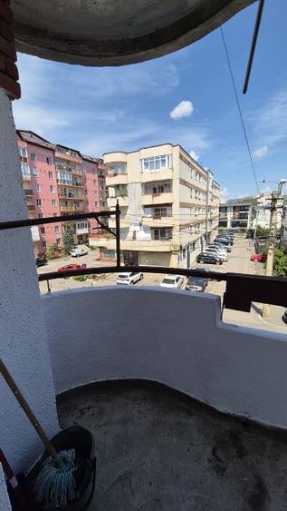 Apartament cu 3 camere decomandat în Între Lacuri