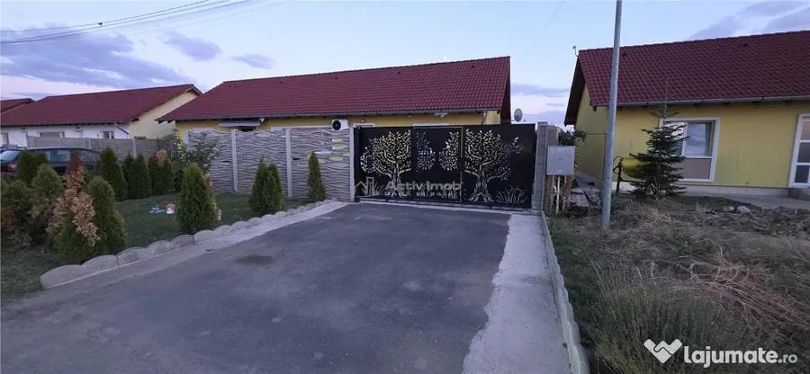 Casă cu 3 camere cu Teren 250 Mp în Bucovăț (Remetea Mare)