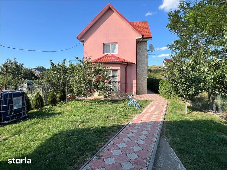 Casă cu 4 camere cu Teren 684 Mp în Dumești