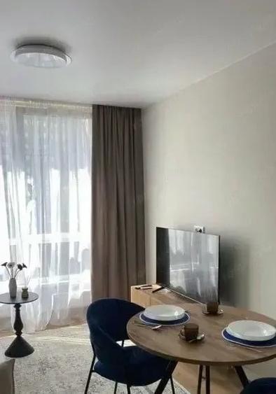 Apartament cu 2 camere decomandat în Take Ionescu