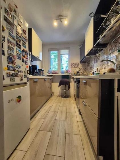 Apartament cu 4 camere semidecomandat, mobilat în Titan