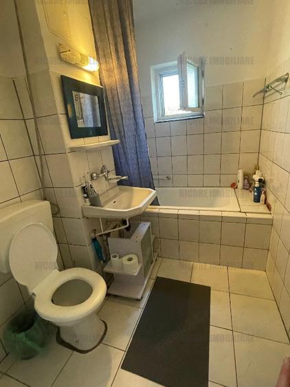 Apartament cu 2 camere decomandat în Girocului