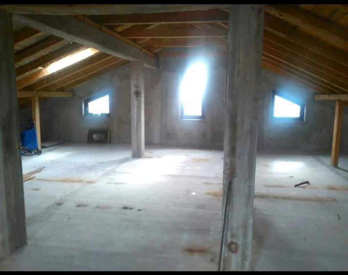 Casă cu Teren 1093 Mp în Central
